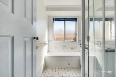 Property photo of 10 Darri Drive Springdale Heights NSW 2641