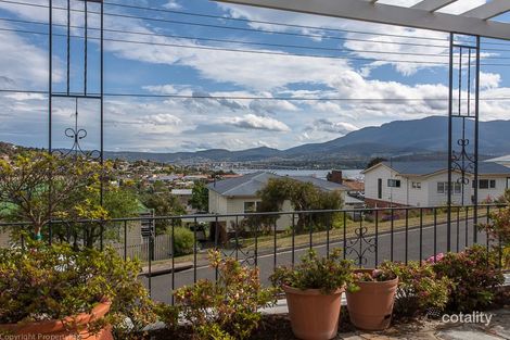 Property photo of 81 Malunna Road Lindisfarne TAS 7015