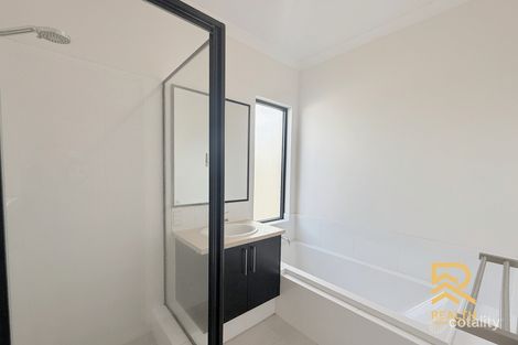 Property photo of 18 Grasstree Lane Success WA 6164
