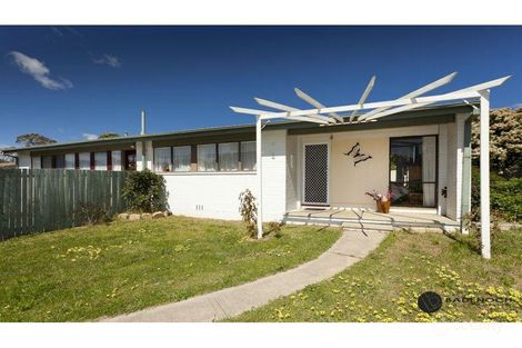 2 Weaver Pl, Charnwood, ACT 2615