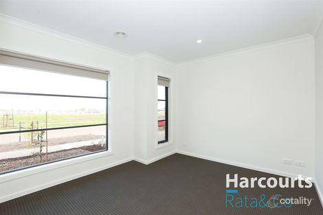 Property photo of 8 Meadow Lane Wollert VIC 3750