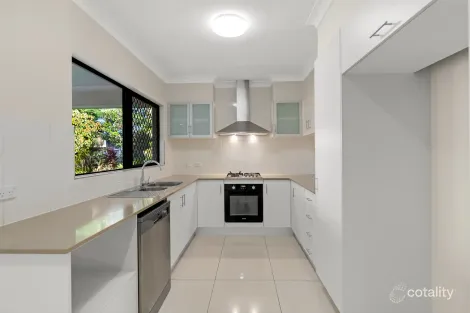 Property photo of 10 Hillary Drive Smithfield QLD 4878