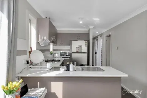 Property photo of 1/2A Flinders Crescent Wyndham Vale VIC 3024