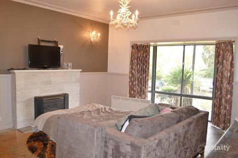 Property photo of 4 Rolf Court Wendouree VIC 3355