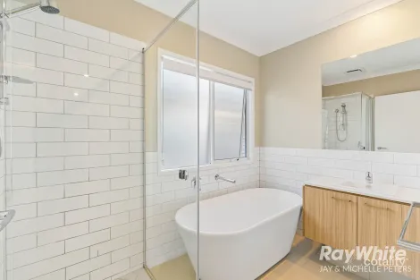 Property photo of 214 Lakeview Promenade Newport QLD 4020