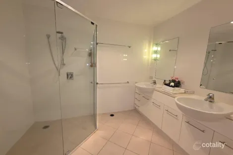 Property photo of 88 Lockerbie Street Kangaroo Point QLD 4169