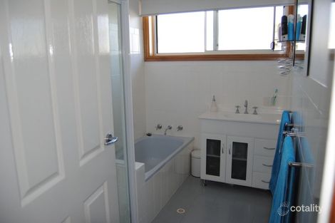 Property photo of 70 Barton Street Oak Flats NSW 2529