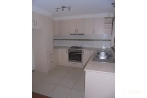 Property photo of 8 Devon Court Meadow Heights VIC 3048