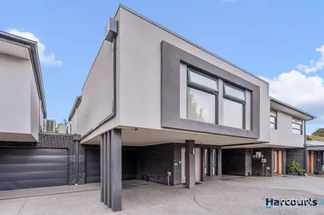 Property photo of 2/1 Woorite Place Keilor East VIC 3033