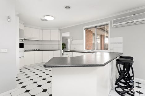 Property photo of 9 Kings Court Oakleigh East VIC 3166
