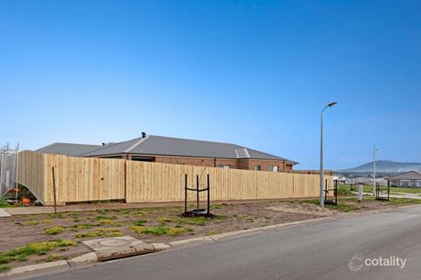 Property photo of 1 Needlewood Court Gisborne VIC 3437