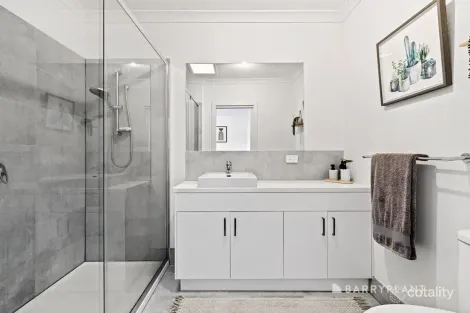 Property photo of 28 Lowe Drive Doreen VIC 3754