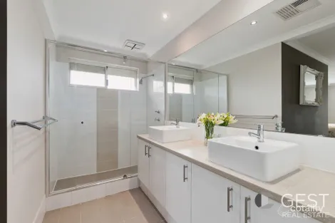 Property photo of 1 Summerville Boulevard Caversham WA 6055