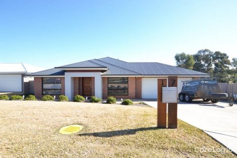 Property photo of 17 Flack Crescent Boorooma NSW 2650