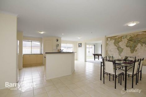 Property photo of 2 Marina Court Berwick VIC 3806
