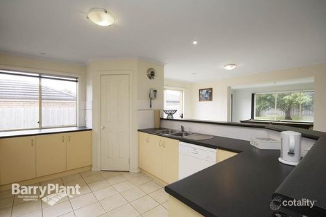 Property photo of 2 Marina Court Berwick VIC 3806