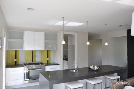 Property photo of 24 Waterside Drive Drouin VIC 3818