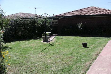 Property photo of 1 Nicholas Court Pakenham VIC 3810