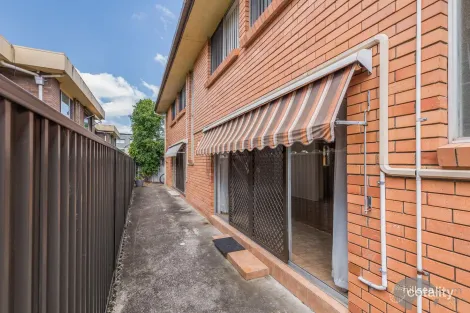Property photo of 3/18 Central Street Labrador QLD 4215