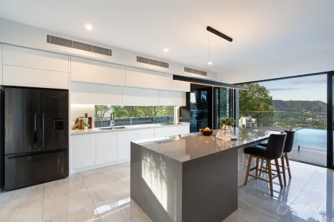 Property photo of 32 The Peak Road Brinsmead QLD 4870