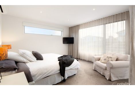 Property photo of 27 Hollywood Crescent Smiths Beach VIC 3922