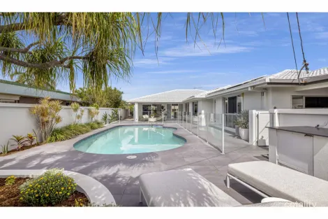 Property photo of 25 Beverley Crescent Broadbeach Waters QLD 4218
