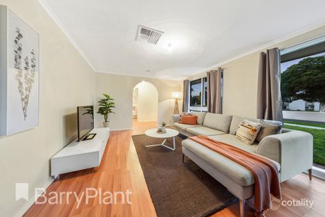 Property photo of 23 Revell Crescent St Albans VIC 3021