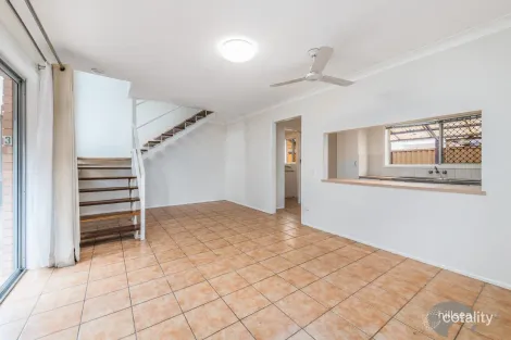 Property photo of 3/18 Central Street Labrador QLD 4215