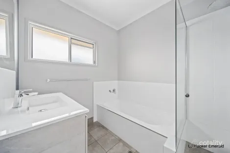 Property photo of 16 Roseanne Road Emerald QLD 4720