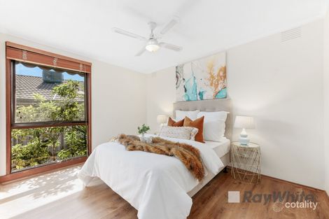 Property photo of 2 Wild Court Endeavour Hills VIC 3802