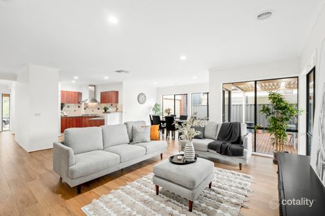 Property photo of 3 Vasity Mews Manor Lakes VIC 3024