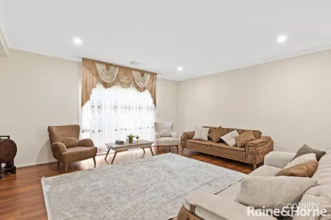 Property photo of 2 Upthorpe Way Mickleham VIC 3064