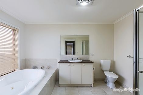 Property photo of 13 St Andrews Way Darley VIC 3340