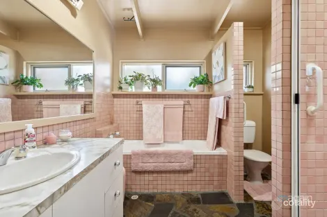 17 Sheringa Dr, Morphett Vale, SA 5162