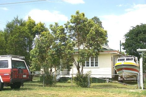 27 Ernest St, Leichhardt, QLD 4305