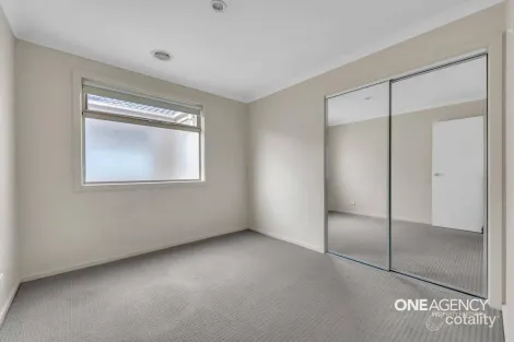 Property photo of 32 Featherbrook Drive Point Cook VIC 3030