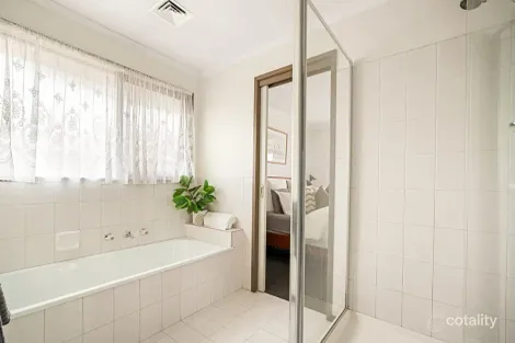 Property photo of 4 Burberry Court Carrum Downs VIC 3201