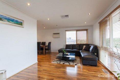 Property photo of 2 Oxley Way Endeavour Hills VIC 3802