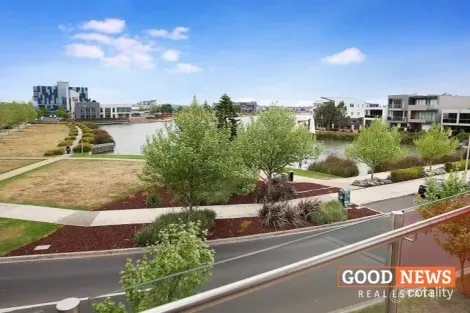 Property photo of 15/2 The Esplanade Caroline Springs VIC 3023
