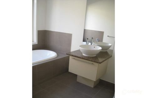Property photo of 3 Tununga Circuit Kangaroo Flat VIC 3555