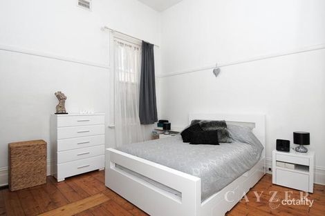 Property photo of 2/19 Marine Parade St Kilda VIC 3182