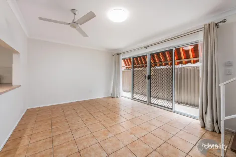 Property photo of 3/18 Central Street Labrador QLD 4215