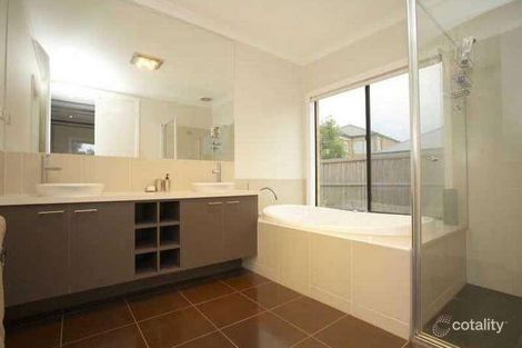 Property photo of 3 Marsh Grove Berwick VIC 3806