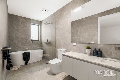 Property photo of 2E Wilga Avenue Altona VIC 3018