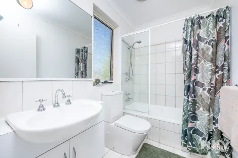 Property photo of 36 Lakefront Circle The Vines WA 6069