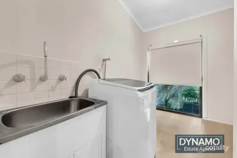 Property photo of 4 Pinehurst Rise Craigieburn VIC 3064