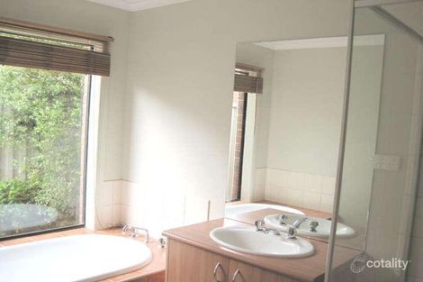 Property photo of 16 Macalister Place Pakenham VIC 3810