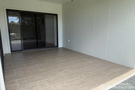 Property photo of 2/27 Cambridge Circuit Southside QLD 4570