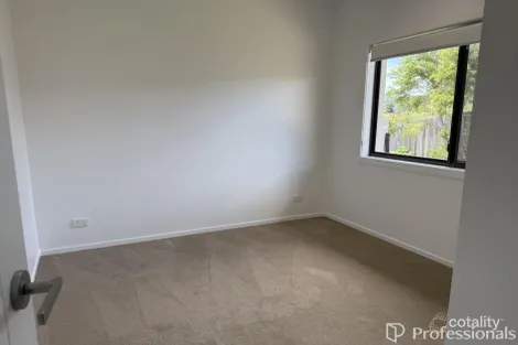 Property photo of 2/27 Cambridge Circuit Southside QLD 4570