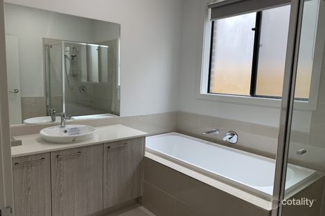 Property photo of 27 Cascade Drive Aintree VIC 3336